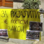 GRAĐANI SE UDRUŽILI PROTIV KRIMINALACA I ROBIJAŠA NA NACIONALNIM TELEVIZIJAMA - Protiest protiv promovisanja marginalaca i društvenog taloga na televizijama (SNIMAK)