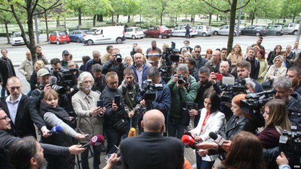 Forum srednjih stručnih škola organizovao je dan nakon tragedije u OŠ "Vladislav Ribnikar" u Beogradu protest ispred Ministarstva prosvete