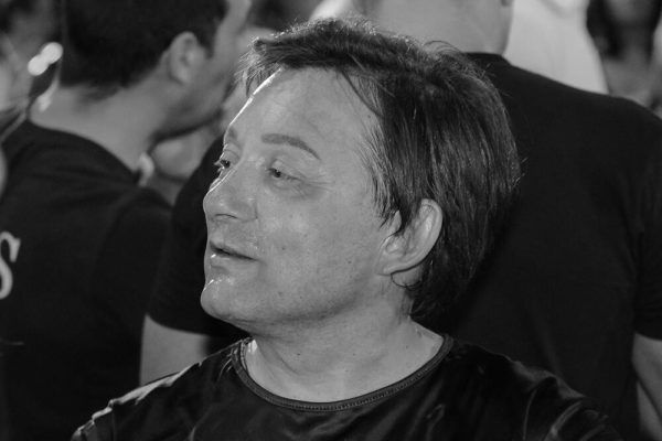 "HTEO JE SVIMA DA UČINI, POMOGNE, UMEO JE DA SMIRI I ORASPOLOŽI" Poznati se opraštaju od Zokija Šumadinca, ova pevačica slomljena