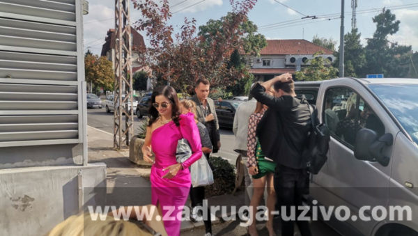 MARIJA KARAN PRELOMILA? Glumica se pojavila tokom pregovora za "Zadrugu 5" i bacila u rebus sve prisutne