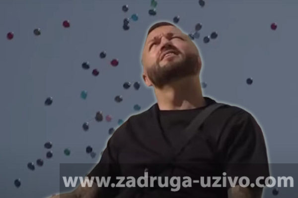 DESETINE BALONA LETE NEBOM IZNAD ZADRUGE! Ša PREBLEDEO kad je video OVAJ prizor: Tara ponovo šalje signale?! (VIDEO)