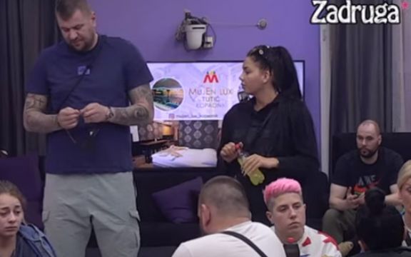 Janjuš priznao šta ga koči da uđe u vezu sa Šarmen! (VIDEO)