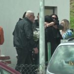 PAPARACO: Prvi susret starlete Maje Marinković i oca Takija na sahrani njegovor oca! (SNIMAK)