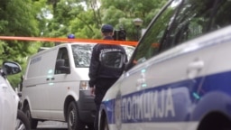 Policija ispred osnovne škole "Vladislav Ribnikar"